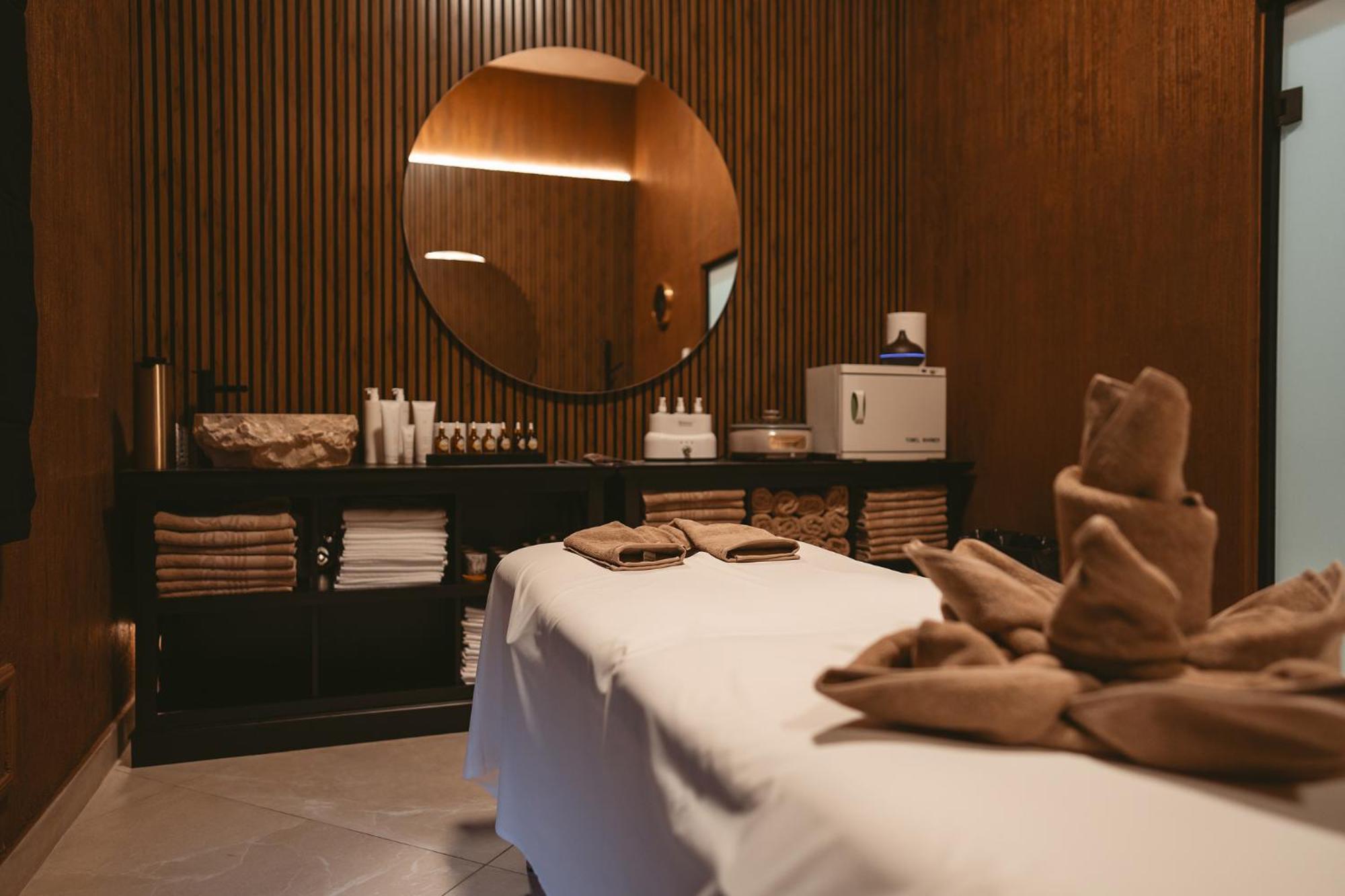 Allegria Hotel Spa ไบเออลูนูไม ภายนอก รูปภาพ